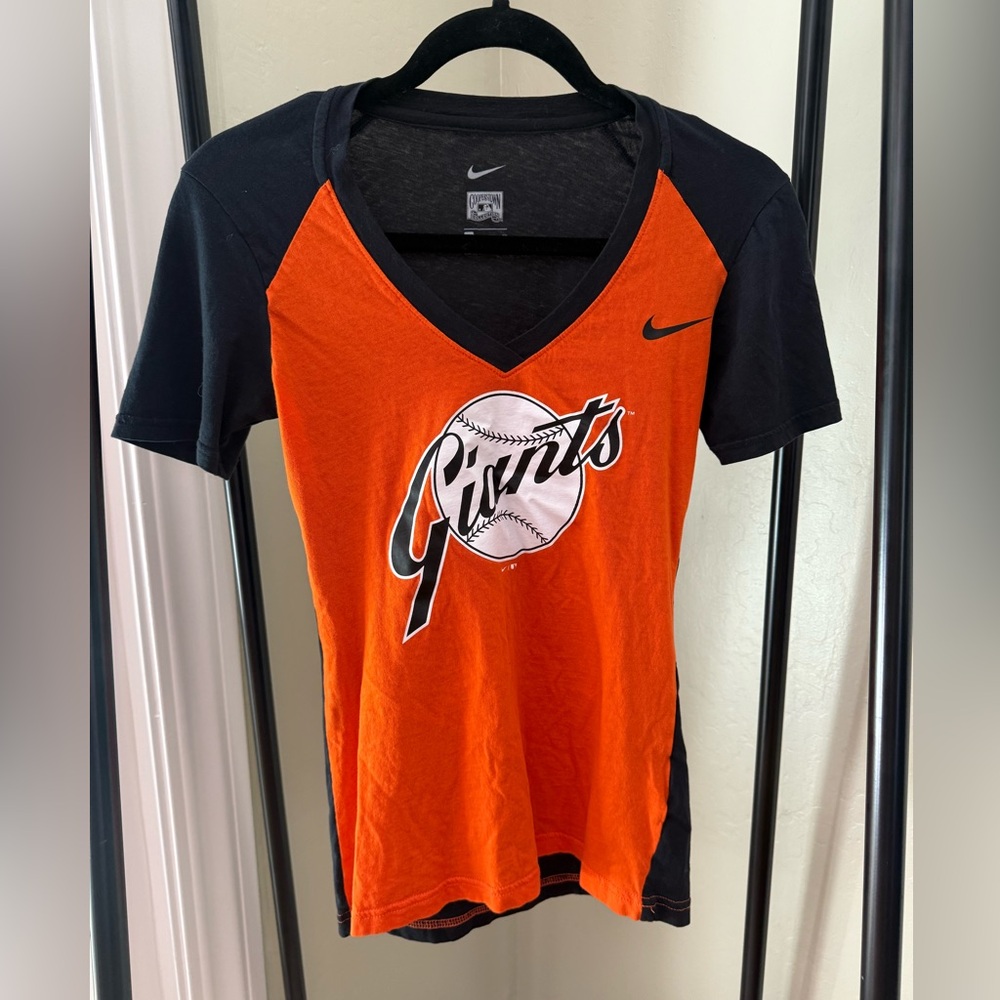 San Francisco Giants V-Neck Tee